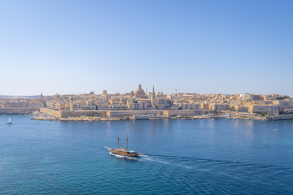 Sliema-apartment-to-let-sea-view-oyster-christies